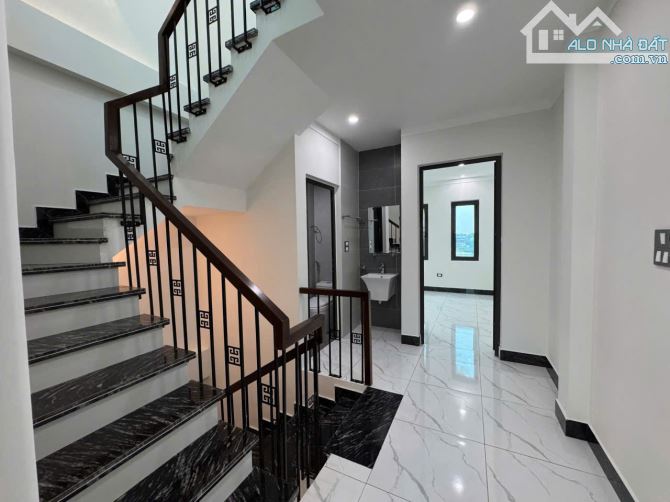 Nhà đẹp 5 tầng chỉ cần xách vali về ở tại Phúc Thịnh - 4