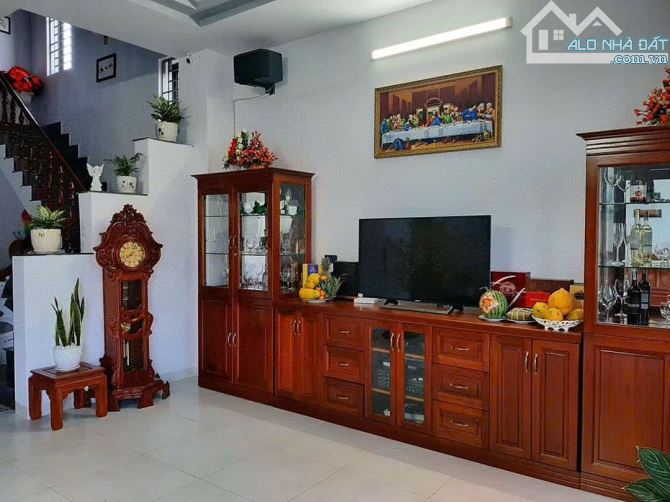 BÁN NHÀ 2 TẦNG MÁI NGÓI THÁI. Ở GẦN GIÁO XỨ HẢI SƠN, GIÁ:8 TỶ(CÓ THƯƠNG LƯỢNG) - 6