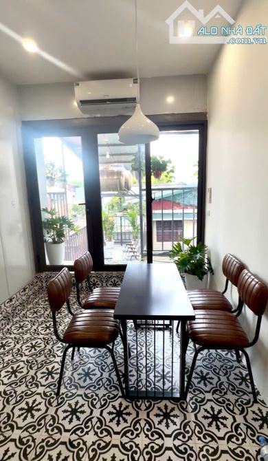 Hàng Bồ - Nhà gồm 3 sàn – 3 căn hộ khép kín, mỗi căn rộng khoảng 60m² thông sàn