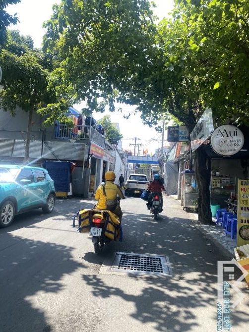 1 tỷ 950 - nhà SHR cách HXH 10m 2 lầu trục Phan Huy Ích đông dân cư