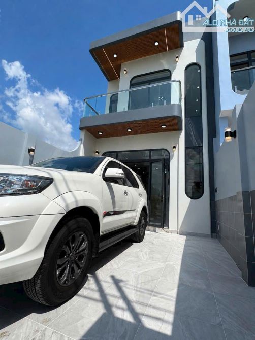 Bán Nhà Mới 100% MT Xuân Thới Thượng 20 Bà Điểm - 5x24m- Full Nội Thất - Sân Ô Tô- 5ty6 TL - 1