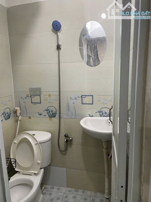 1 tỷ 950 - nhà SHR cách HXH 10m 2 lầu trục Phan Huy Ích đông dân cư - 2