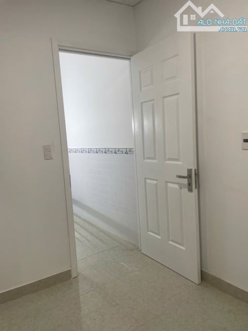 1 tỷ 950 - nhà SHR cách HXH 10m 2 lầu trục Phan Huy Ích đông dân cư - 3