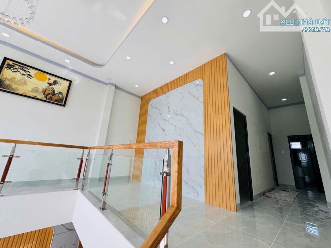 Bán Nhà Mới 100% MT Xuân Thới Thượng 20 Bà Điểm - 5x24m- Full Nội Thất - Sân Ô Tô- 5ty6 TL - 4