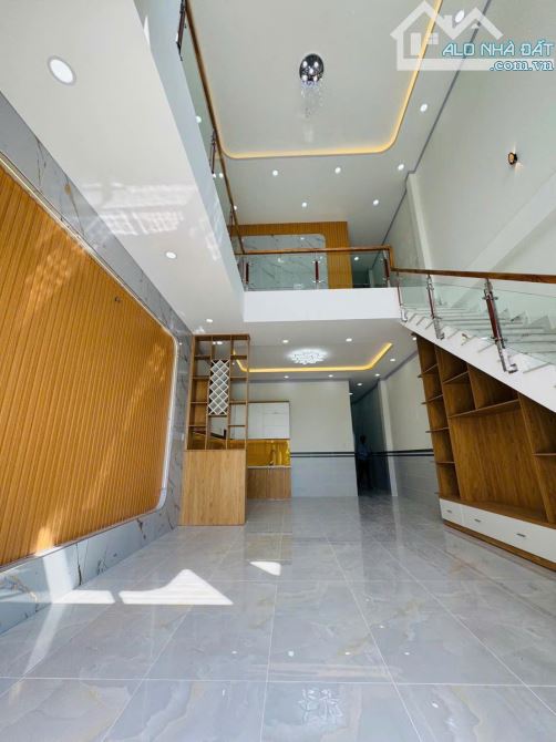 Bán Nhà Mới 100% MT Xuân Thới Thượng 20 Bà Điểm - 5x24m- Full Nội Thất - Sân Ô Tô- 5ty6 TL - 7