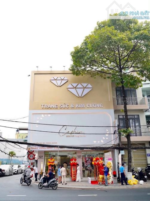 cho thuê nhà góc 2 mặt tiền đưởng trần hưng đạo, trệt 2 lầu,  ngang trên 8m