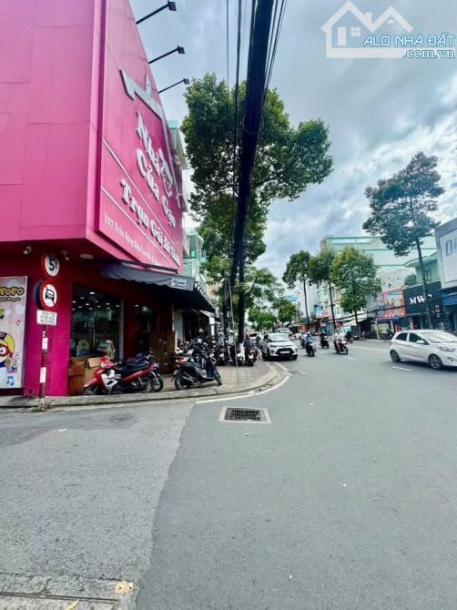 cho thuê nhà góc 2 mặt tiền đưởng trần hưng đạo, trệt 2 lầu,  ngang trên 8m - 1