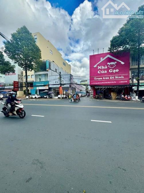 cho thuê nhà góc 2 mặt tiền đưởng trần hưng đạo, trệt 2 lầu,  ngang trên 8m - 2