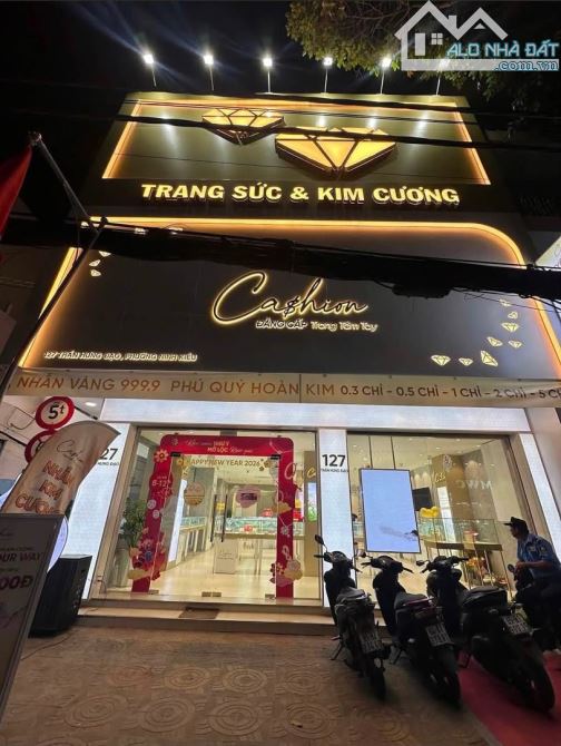 cho thuê nhà góc 2 mặt tiền đưởng trần hưng đạo, trệt 2 lầu,  ngang trên 8m - 3
