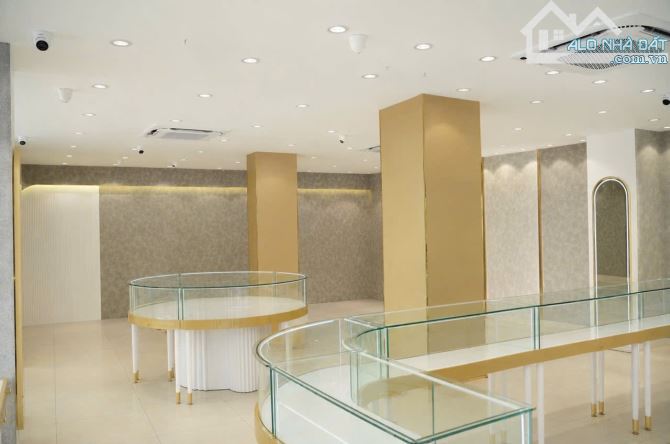 cho thuê nhà góc 2 mặt tiền đưởng trần hưng đạo, trệt 2 lầu,  ngang trên 8m - 7