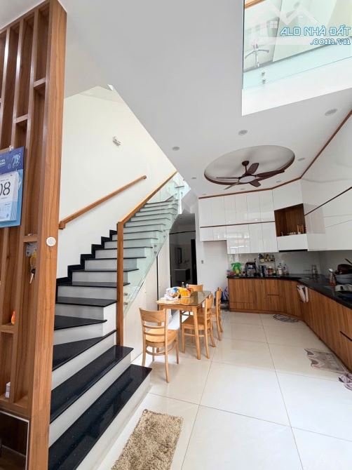 BÁN NHÀ 3 TẦNG CẠNH CHƯƠNG DƯƠNG 100M2 KHU PHÁO HOA CHỈ 15 TỶ X - 3