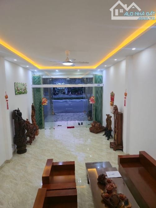 Nhà mặt tiền lê văn hiến gần bệnh viện 600 giường giá sụp hầm