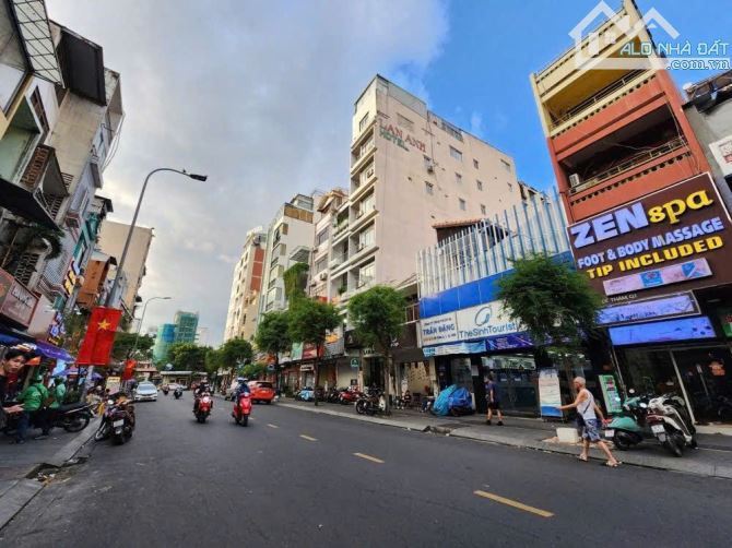 Đẹp như tranh! Mặt tiền Đề Thám, Q1. DT 4x23m, 5 Tầng phù hợp vào khai thác ngay chỉ 54 Tỷ