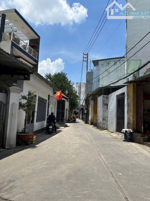 NHÀ MỚI 2 Tầng - Hẻm Xe Hơi Thông - Ngay Công Viên Phần Mềm Quang Trung - 4.1x13 - 54m2