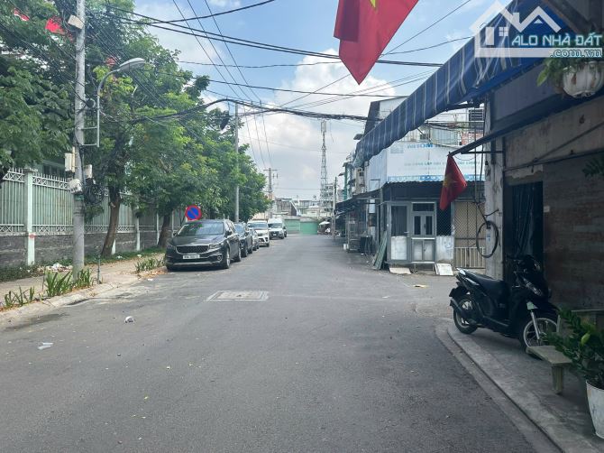 Bán nhà cấp 4 hẻm 6m thông Tân Thới Nhất 02, DT 6.1x18m, giá 7.78 tỷ TL