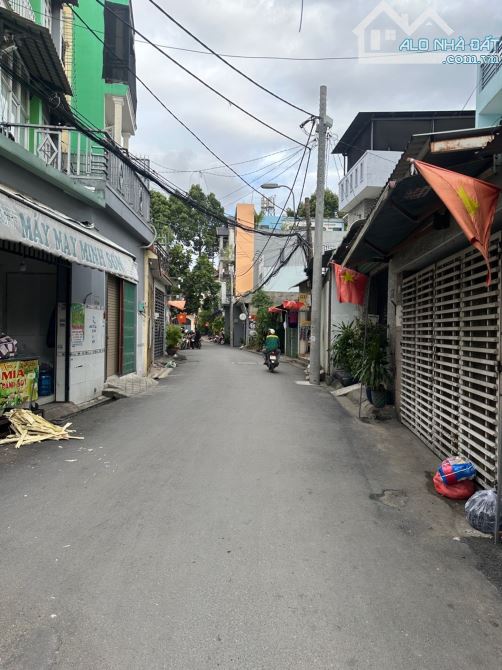 ĐẤT Tặng Câu Lạc Bộ BiDa 330m2 - Tn 70tr/ tháng - Tô Ký Gần Gò Vấp - Hẻm Xe Tải thông