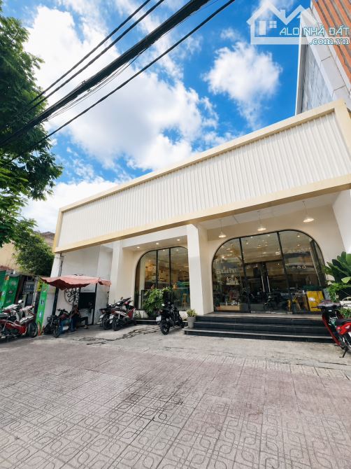 CHO THUÊ MTKD NGUYỄN THỊ THẬP Q7. NGANG KHỦNG 11M. DT 310M2. 180TR