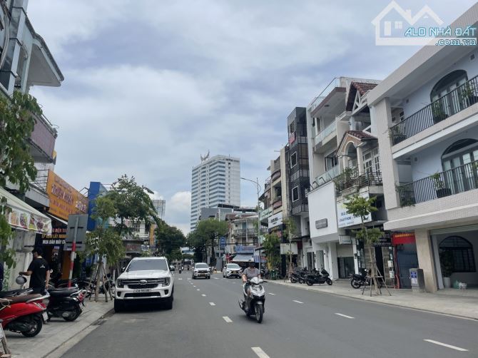 Bán 320m2 Đất - Mặt Tiền Hoàng Diệu - Chính Chủ Lâu Đời - 1