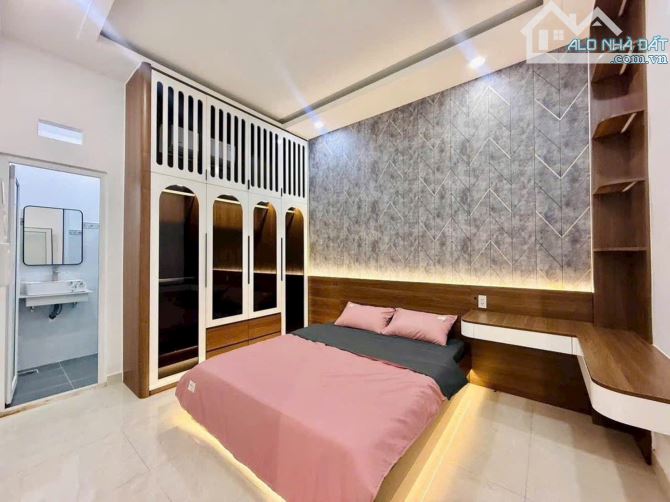 NHÀ MỚI Full Nội Thất - 4 Tầng - Hẻm Xe Tải Thông - Ngay Hà Huy Giáp - 5.5x10 - Sát Gò Vấp - 1