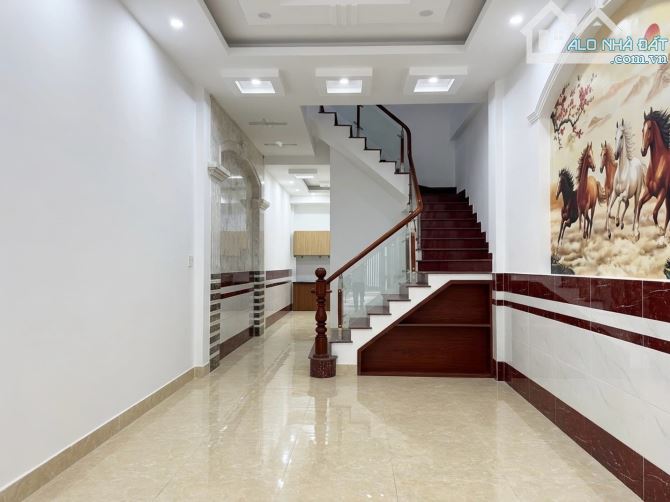 BÁN NHÀ ĐỐI DIỆN HIỆP THÀNH CITY Q12 60m2, 4 TẦNG 4PN, HẺM XE HƠI KHU NHÀ GIÀU, 5.X TỶTL - 1