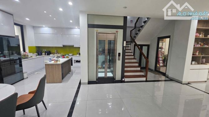 Cho thuê biệt thự Dương Nội, 160m2, 4 tầng, thang máy, đủ nội thất đẹp - 1
