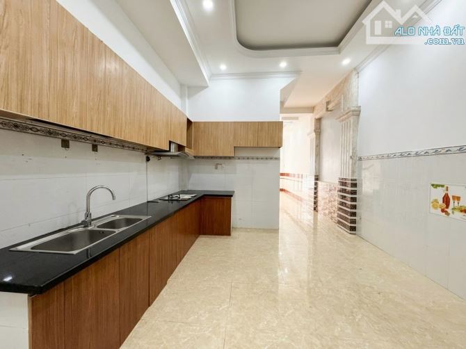 BÁN NHÀ ĐỐI DIỆN HIỆP THÀNH CITY Q12 60m2, 4 TẦNG 4PN, HẺM XE HƠI KHU NHÀ GIÀU, 5.X TỶTL - 2