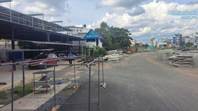 Đất mặt tiền Nguyễn Văn Quá và kênh tham Lương, diện tích 1100m2, Giá chỉ 78 tỷ