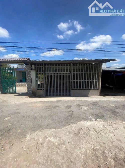 Cần bán nhà đường ô tô rộng ở Củ Chi Tân Phú Trung dt 134m2 Giá 900 Triệu Sổ sách đầy đủ - 3