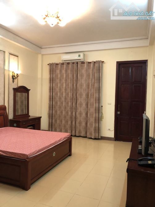 Cho thuê nhà mặt phố Hoàng Sâm – Cầu Giấy DT 55m x 4 tầng, sạch đẹp, giá thuê rẻ 20tr/th