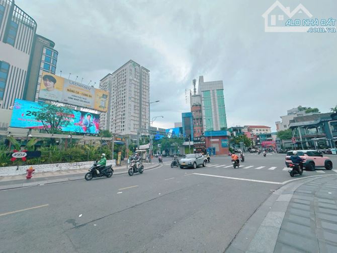 Nhỉn 11T có ngay nhà MT Huỳnh Văn Bánh - Phú Nhuận 44m2 - 5 tầng - 1
