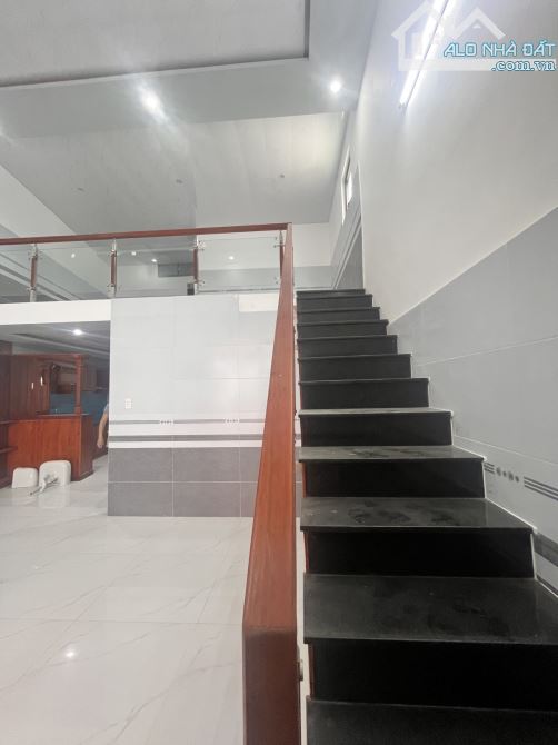 🚨 NHÀ RỘNG 101m² – CHỈ HƠN 3 TỶ!  🏡 101m² – nhà gác lửng 📐 Ngang 4.7m vuông vức . - 2