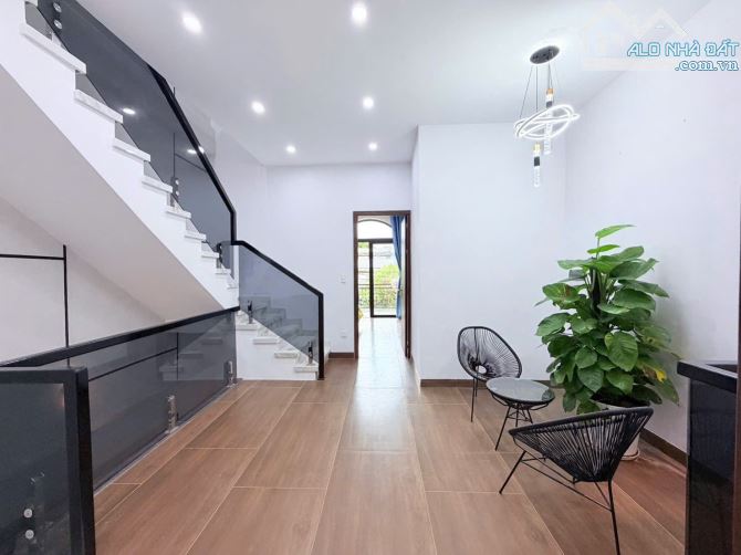 Nhà 3 tầng mặt tiền Hoà Minh 14 . DT:77m5 , ngang 5m , sổ đẹp vuông vức - 3