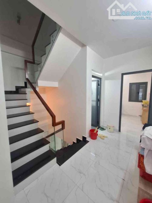 54M2 NGANG 4.6M RỘNG THOÁNG- NHÀ 3 TẦNG BTCT- 3PN- HXH MÃ LÒ THÔNG LÊ VĂN QUỚI- CHỈ 5,X TỶ - 4