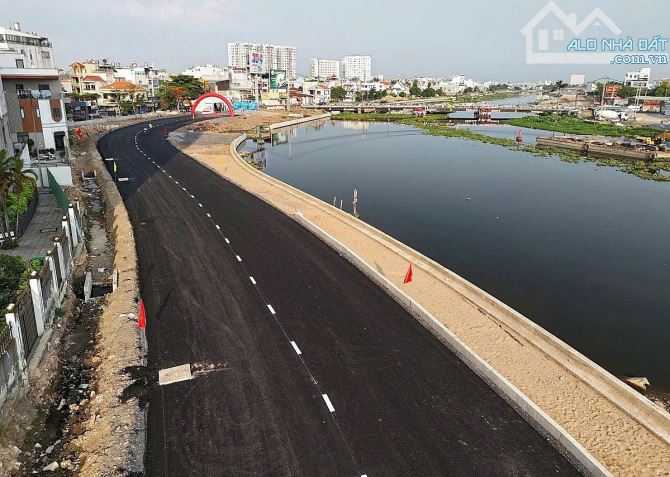 Nhà mặt tiền Nguyễn Văn Quá và kênh tham Lương, diện tích 1100m2, Giá chỉ 78 tỷ