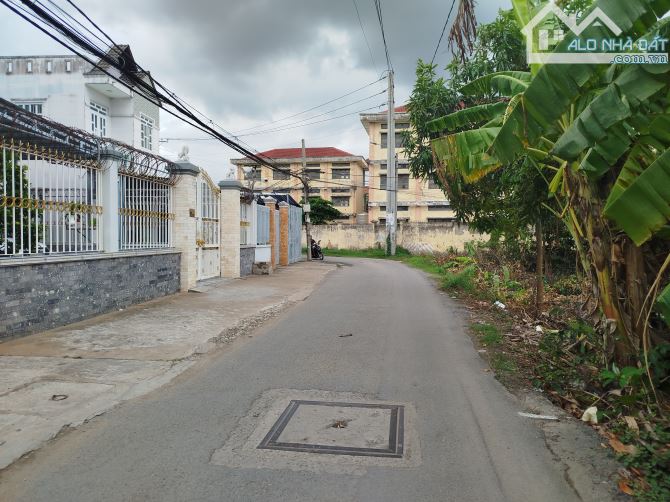 Bán Đất Hẻm Đường Nhựa Đoàn Nguyễn Tuấn 50 m , Cách Chợ Hưng Long 2km, 137m2 (5x28) 4.35 T - 2