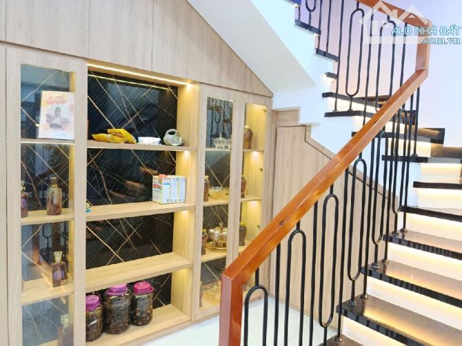 BÁN BIỆT THỰ SÂN VƯỜN 510M²- MT 17.5M- 2 TẦNG ĐẸP-HÒA KHÁNH ĐÀ NẴNG GIÁ 7 TỶX - 6