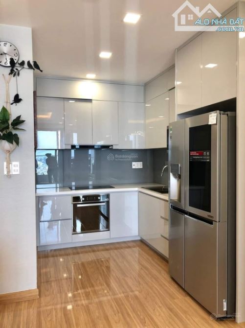 Bán CH Tản Đà Court P. Chợ Lớn DT 86m2, 2PN, 2WC, tặng NT, lầu cao, có bancon. Giá 5.2 - 1