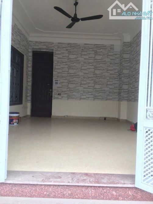 Cho thuê cửa hàng 25m2,ô tô đỗ cửa,hợp làm văn phòng,bánh mỳ,trà sữa số 34 Nhân Mỹ,Mỹ Đình