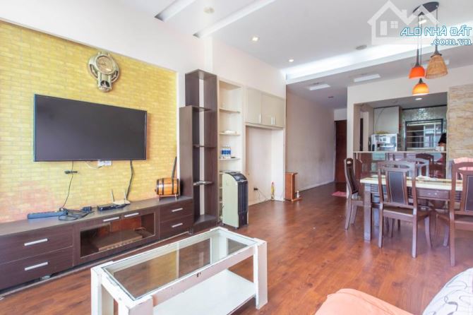 Bán CH Tản Đà Court P. Chợ Lớn DT 86m2, 2PN, 2WC, tặng NT, lầu cao, có bancon. Giá 5.2 - 4