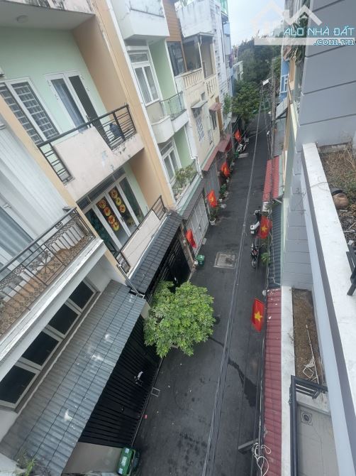Nhà 3 tầng Linh Đông, hẻm ô tô, gần Phạm Văn Đồng, 6.8 tỷ