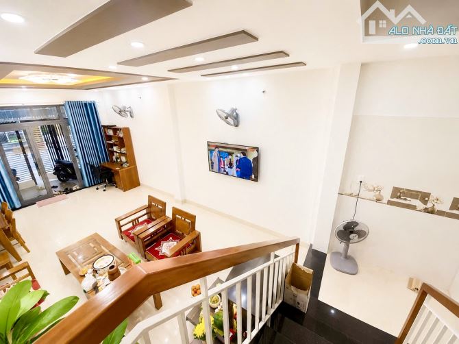 💥 SẬP HẦM HƠN 2TY CĂN NHÀ 3 TẦNG - MT THẾ LỮ - DT LÊN ĐẾN 115M2 - GIÁ CHỈ 11.X TỶ - 3