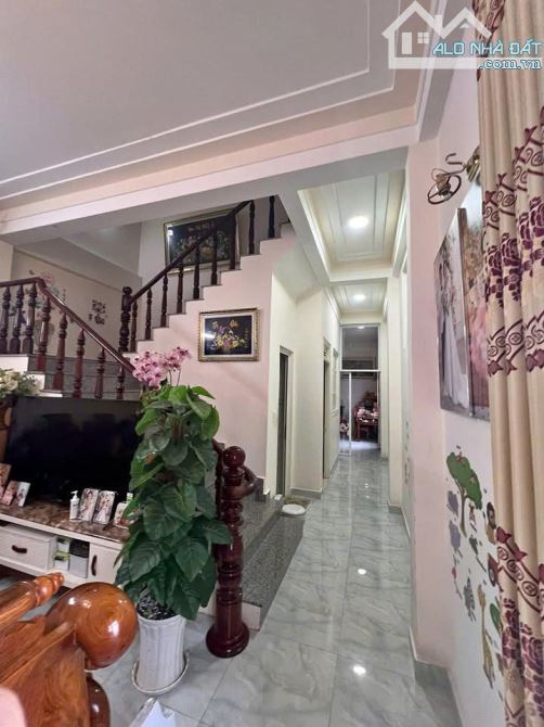 Nhà Đà Lạt 100m2 - 4 tỷ 8 - đường ô tô - sân đậu ô tô - Gần Trung Tâm - 3