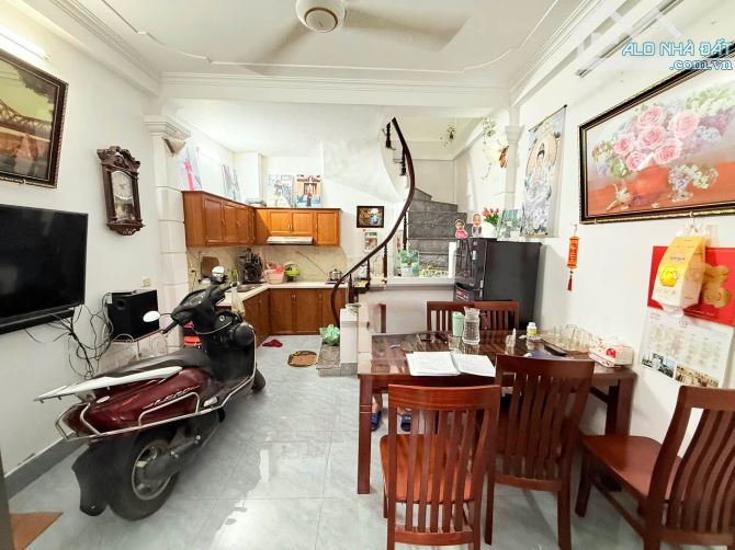 6.4 TỶ – 24M2 – 4 TẦNG – SÂN RỘNG – TÂN MAI – NGUYỄN CHÍNH