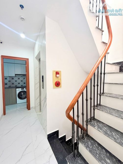 Tòa CCMN Ngay sát ĐH Bách - Kinh - Xây - ô tô đỗ cửa - 66/70m2 x 8T - Dòng tiền 90tr/th - 6