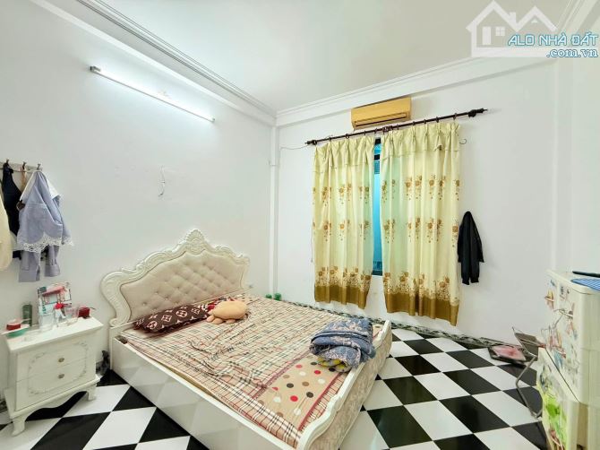 6.4 TỶ – 24M2 – 4 TẦNG – SÂN RỘNG – TÂN MAI – NGUYỄN CHÍNH - 6