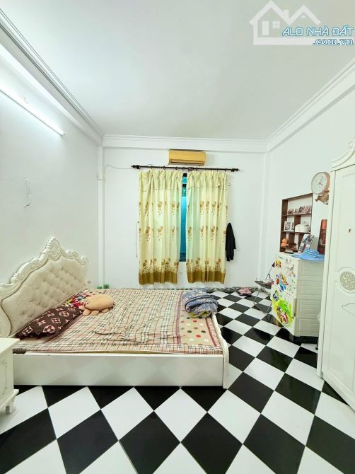6.4 TỶ – 24M2 – 4 TẦNG – SÂN RỘNG – TÂN MAI – NGUYỄN CHÍNH - 7