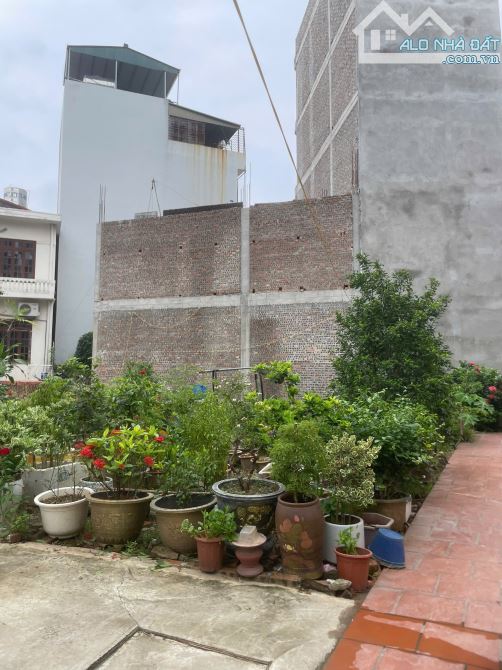 Đất Ngọc Thuỵ - 50m² - Lô Góc - Cách Hồ 25m - Oto Vào Đất