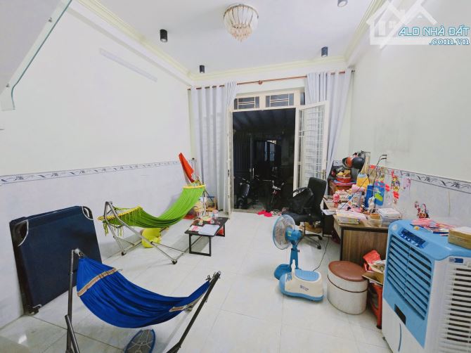 BÁN NHÀ 2 TẦNG 3PN, HẺM XE HƠI, SỔ HỒNG RIÊNG HOÀN CÔNG - 1