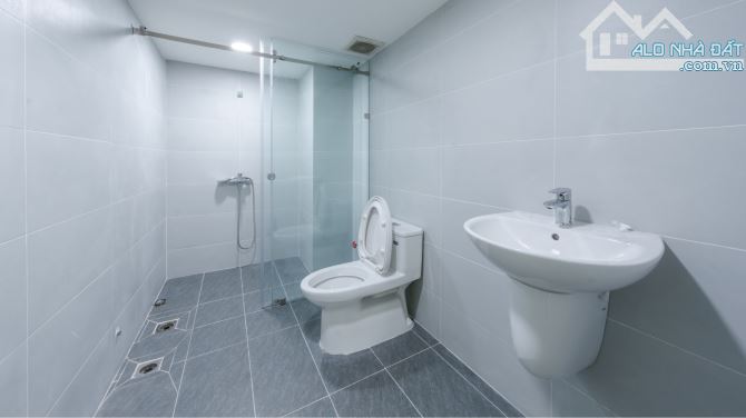 CHO THUÊ TÒA NHÀ 2 MẶT TIỀN ĐƯỜNG LÝ THƯỜNG KIỆT - ĐỐI DIỆN NHÀ THI ĐẤU PHÚ THỌ 3
