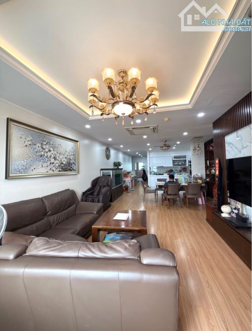 BÁN CĂN HOA HẬU LÔ GÓC VIEW THOÁNG ĐẸP TÒA FLC 265 CẦU GIẤY GIÁ CHƯA TỚI 100 TRIỆU - 121M2